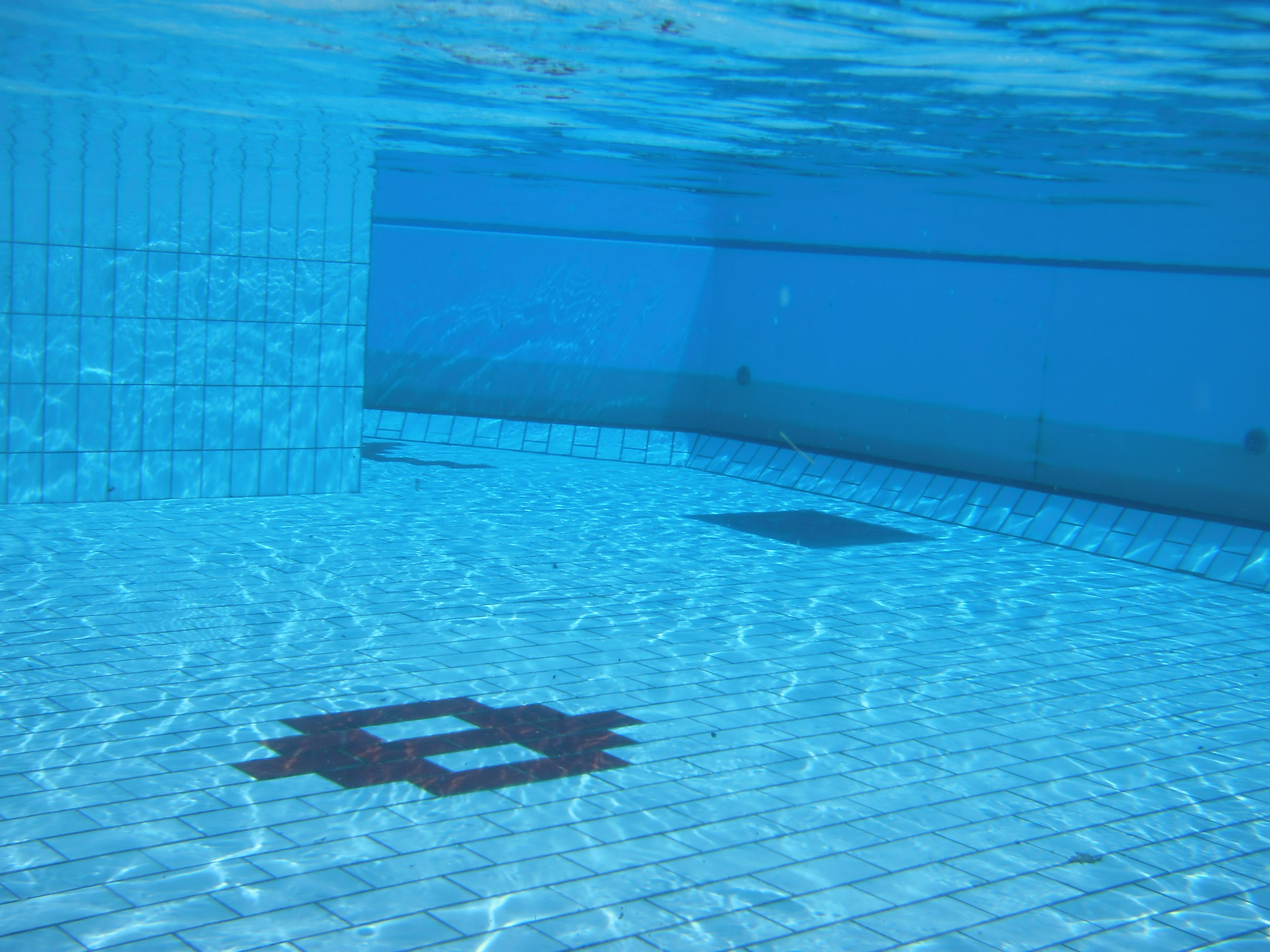 Ρόδος: Δεν ήξεραν κολύμπι οι δύο αδερφές που πνίγηκαν σε πισίνα