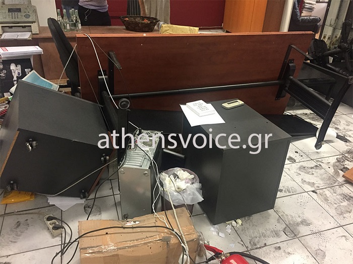Επίθεση στα γραφεία της Athens Voice (pics&vid)
