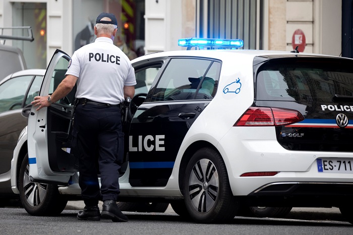 Γαλλία: Εισέβαλε με μαχαίρι σε αστυνομικό τμήμα