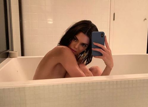 H Kendall Jenner ολόγυμνη για τον Jacquemus