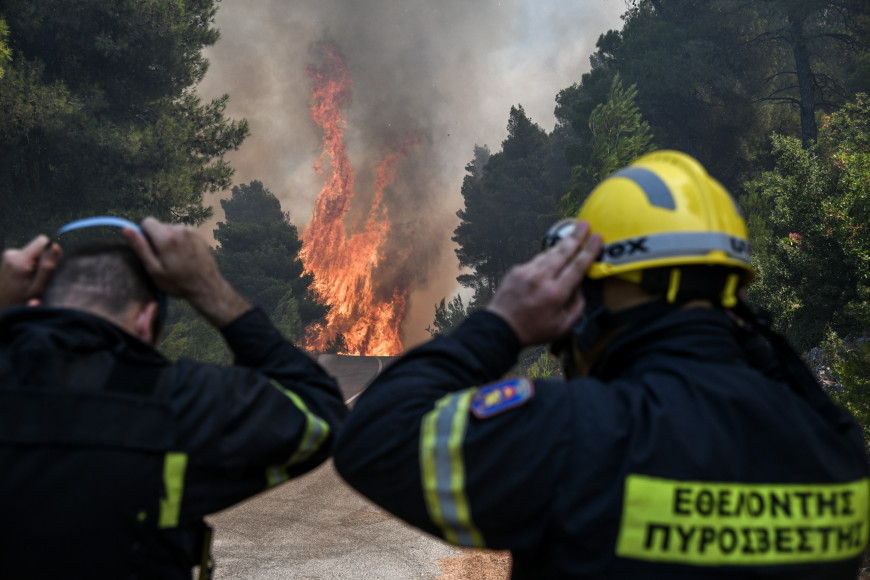 Μεγάλη φωτιά τώρα σε Διόνυσο, Νέο Βουτζά και Νέα Μάκρη – Η Ελλάδα σε πύρινο κλοιό