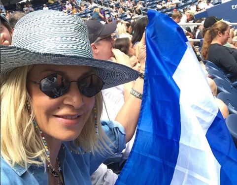 Άννα Βίσση: Παρατήρηση στην τραγουδίστρια επειδή κρατούσε την ελληνική σημαία