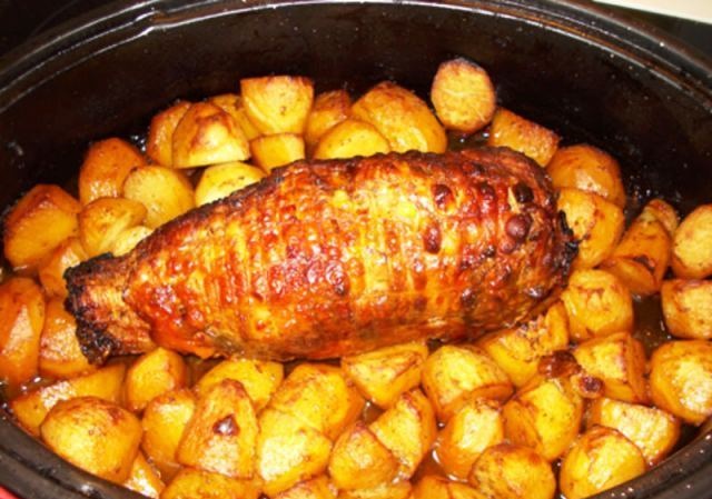 Ρολό κοτόπουλο με πατάτες στο φούρνο