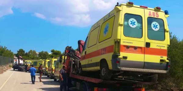 Νοσοκομείο «Σωτηρία»: Απομακρύνονται τα παροπλισμένα ασθενοφόρα με εντολή Κικίλια