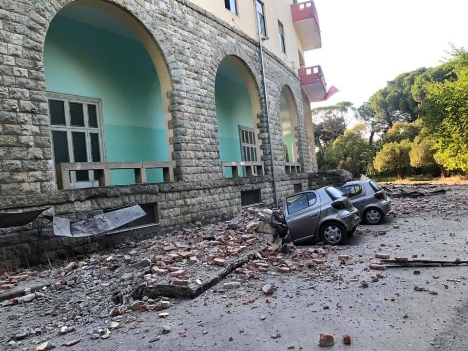 Σεισμός τώρα: Δεκάδες διαλυμένα σπίτια και τραυματίες στην Αλβανία
