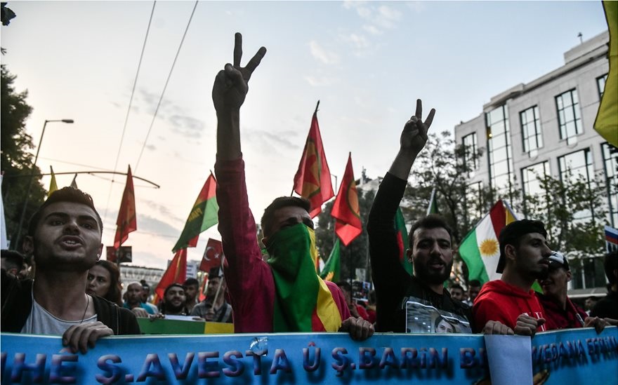 Ένταση στην πορεία των Κούρδων προς την τουρκική πρεσβεία στην Αθήνα