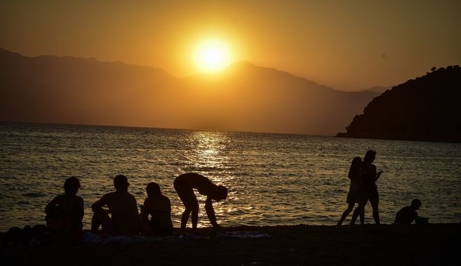 Καιρός: Καμίνι η Ελλάδα – Έσπασε όλα τα ρεκόρ η θερμοκρασία