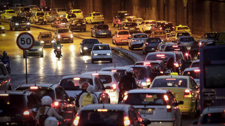Κίνηση τώρα: Κυκλοφοριακό χάος στους δρόμους της Αθήνας