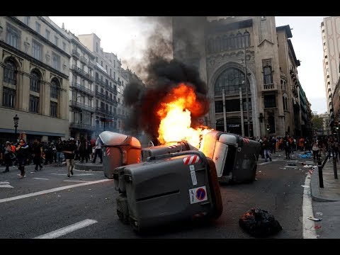 Βαρκελώνη: Κλιμάκωση των συγκρούσεων με χημικά και πλαστικές σφαίρες