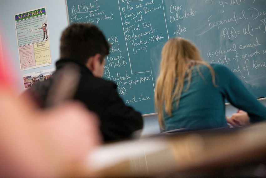 Παντρεμένος καθηγητής έκανε σεξ με 16χρονη μαθήτρια μέσα στην τάξη