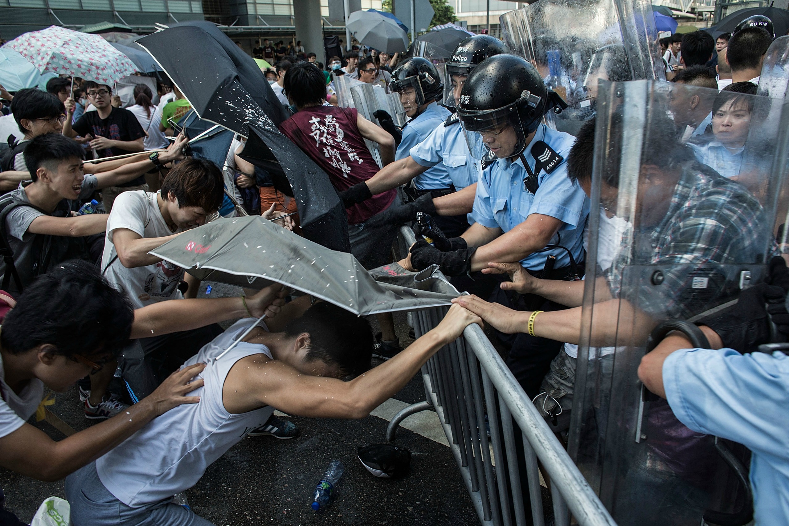 Χονγκ Κονγκ: Δεν παραδίδονται οι φοιτητές στο Πολυτεχνείο -Έκκληση για τρόφιμα και νερό