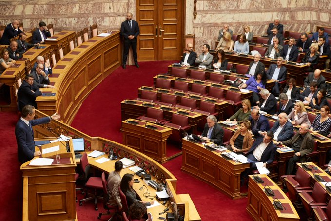 Βουλή: Κατατέθηκε το νομοσχέδιο για τη «ρύθμιση οφειλών και παροχή δεύτερης ευκαιρίας»