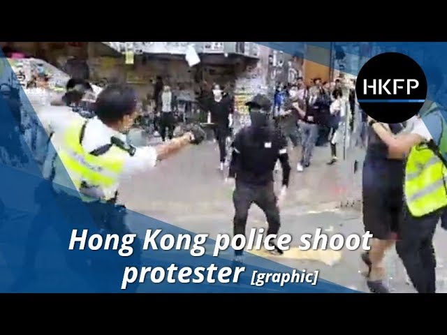 Αστυνομικός στο Χονγκ Κονγκ πυροβολεί εξ’ επαφής διαδηλωτές