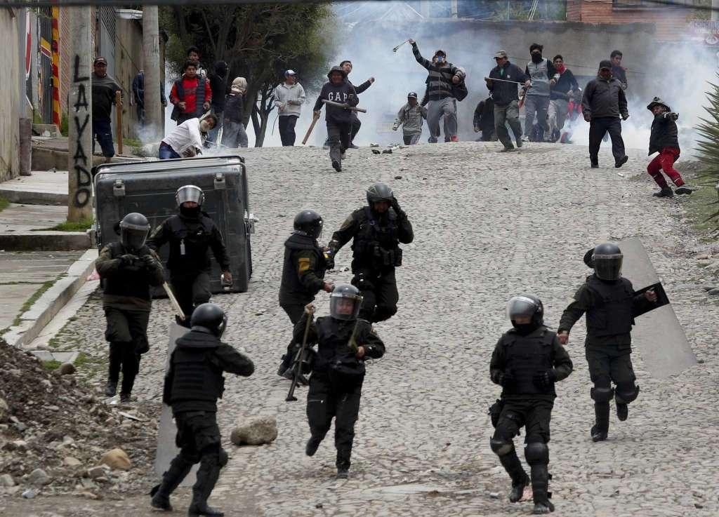 Η Βολιβία στο χείλος του εμφυλίου-Συγκρούσεις διαδηλωτών