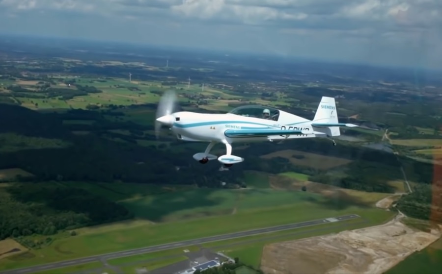 Τεχνολογία: Εντυπωσιάζει το πρώτο ηλεκτρικό αγωνιστικό αεροσκάφος στον κόσμο!