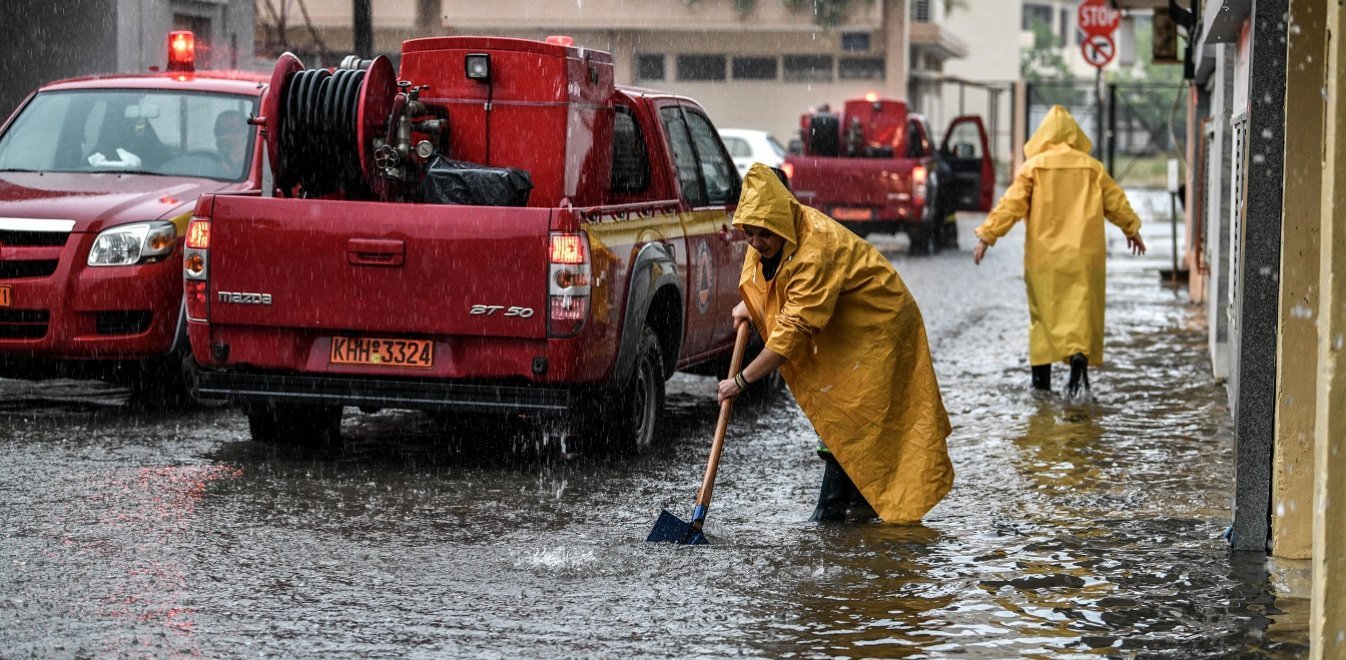 Καιρός Αθήνα: Έρχονται βροχές μετά το μεσημέρι – Σε ποιες περιοχές “πνίγηκαν” το πρωί