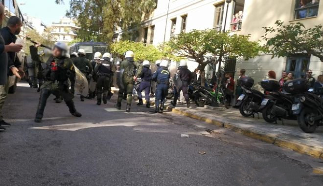 Ευελπίδων: Πρωτοφανές περιστατικό! ΜΑΤ χτύπησαν απρόκλητα μέσα στα δικαστήρια