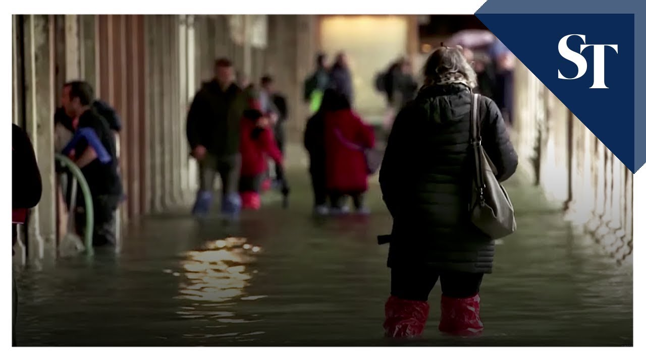 Εικόνες καταστροφής στην Βενετία – Οι γόνδολες βγήκαν στη στεριά