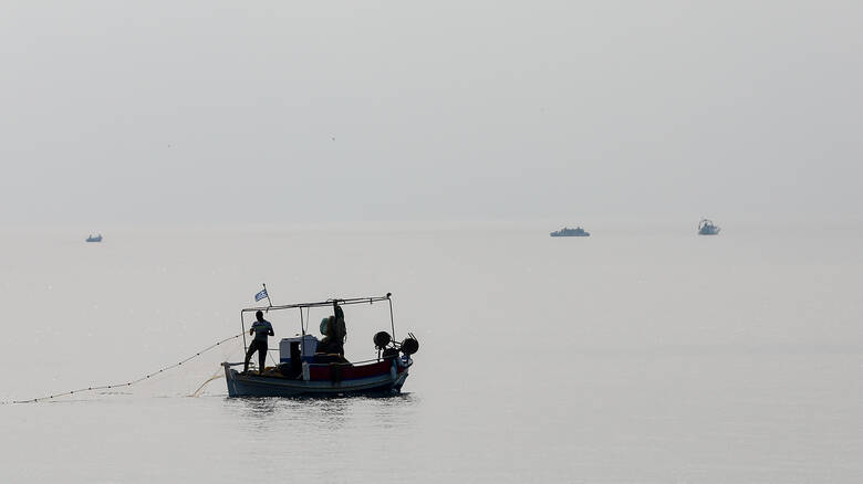 Ίμια: Βίντεο-ντοκουμέντο – Τούρκοι παρενοχλούν Έλληνες ψαράδες
