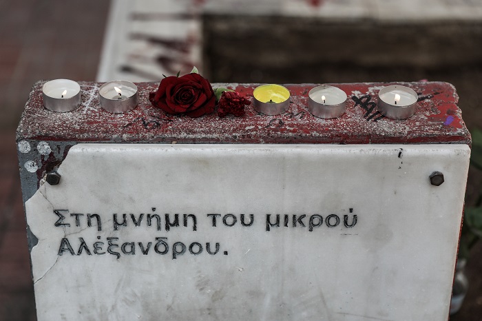Το σημείο όπου δολοφονήθηκε ο Αλέξης Γρηγορόπουλος (εικόνες)