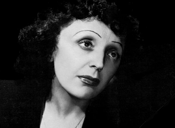Σαν σήμερα το 1915 γεννήθηκε η Γαλλίδα τραγουδίστρια και ηθοποιός Εντίθ Πιαφ