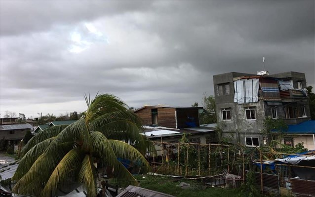 Τυφώνας Φανφόν: Τουλάχιστον 50 νεκροί – 80.000 άνθρωποι σε καταφύγια (pics)