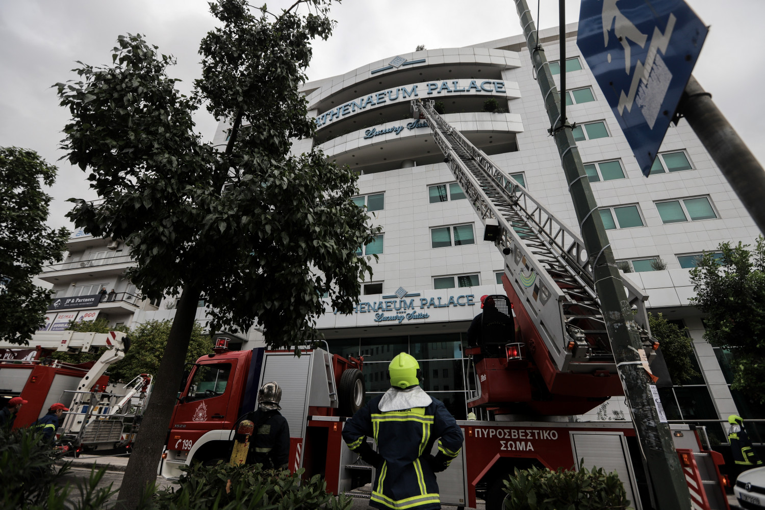 Ξενοδοχείο στη Συγγρού: Τρεις εστίες φωτιάς σε διαφορετικούς ορόφους