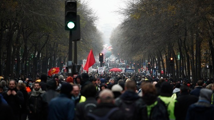 Γαλλία: Απεργίες… Χριστουγέννων για το συνταξιοδοτικό!