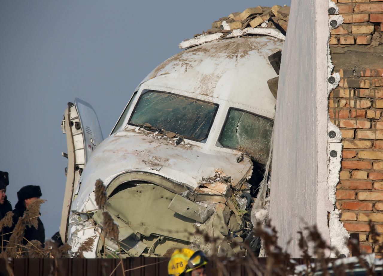 Καζακστάν: Αεροπορική τραγωδία με 14 νεκρούς (pics)