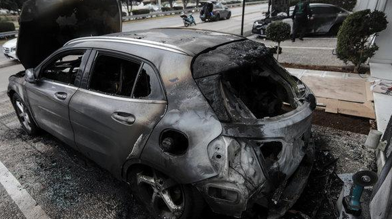 Εμπρηστικές επιθέσεις: Ανάληψη ευθύνης για το μπαράζ εμπρησμών στην Αθήνα