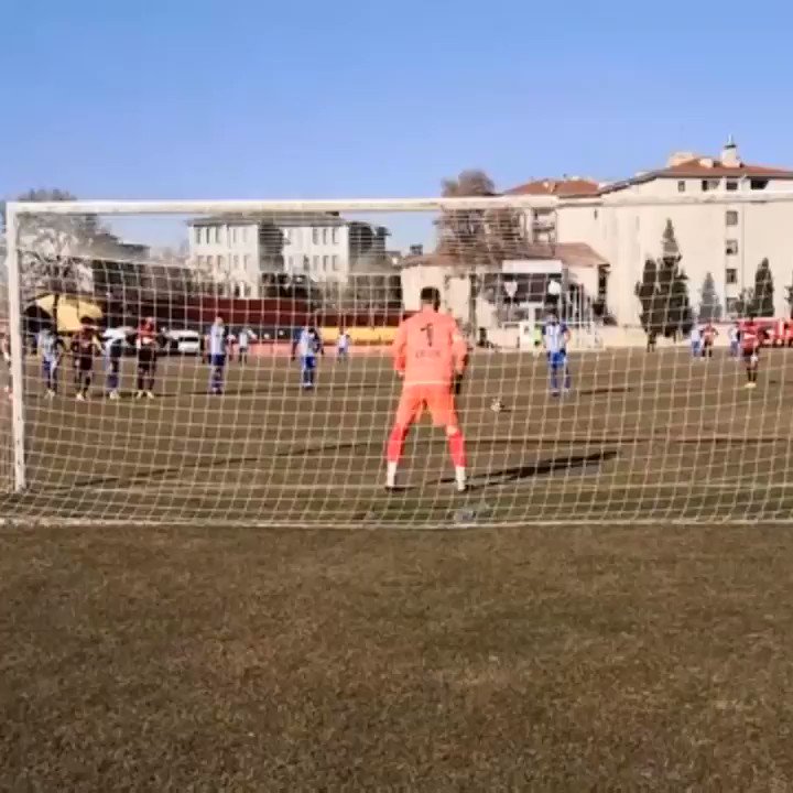 Τουρκία απίστευτο βίντεο: Διαιτητής έκανε ό,τι μπορούσε για να πάει η μπάλα στα δίχτυα… (vid)