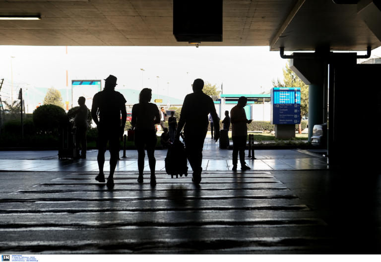 Restart στον τουρισμό: Φτάνουν οι πρώτες διεθνείς πτήσεις στα αεροδρόμια
