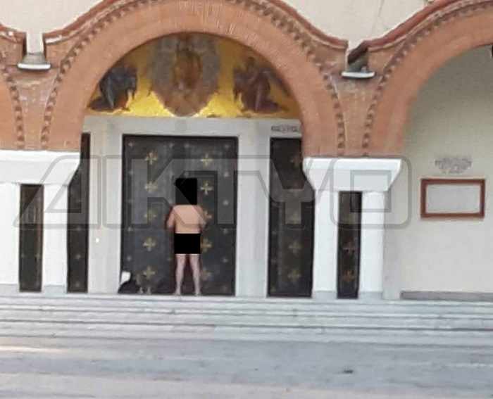 Σέρρες: Στεκόταν γυμνός μπροστά στον Μητροπολιτικό Ναό (pic)