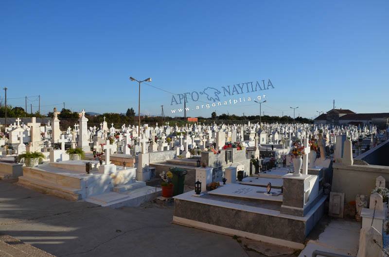 Άργος: Έκλεψαν ό,τι είχε αξία από τα μνήματα νεκροταφείου (pics&vid)