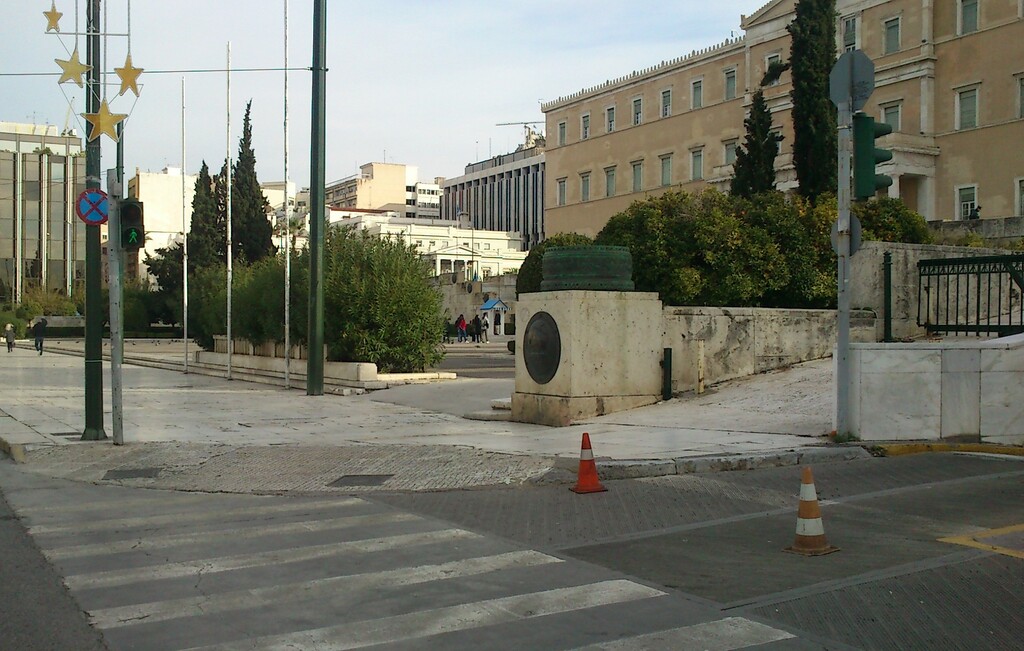 Δήμος Αθηναίων: Κατασκευάστηκε ράμπα για ΑμεΑ στον Άγνωστο Στρατιώτη