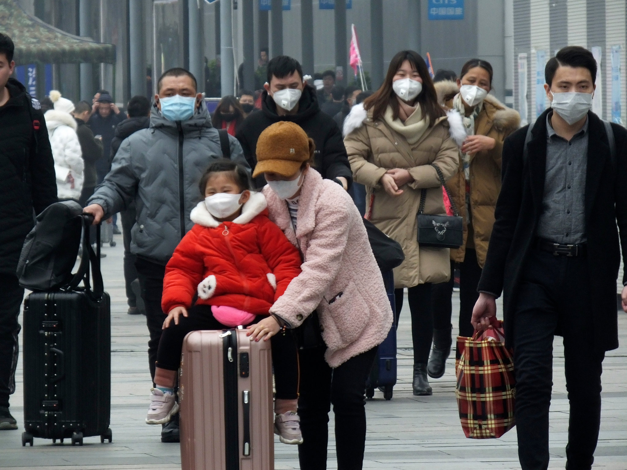 Ματαιώθηκαν χίλιες πτήσεις σε αεροδρόμια του Πεκίνου -Κλείνουν και πάλι τα σχολεία