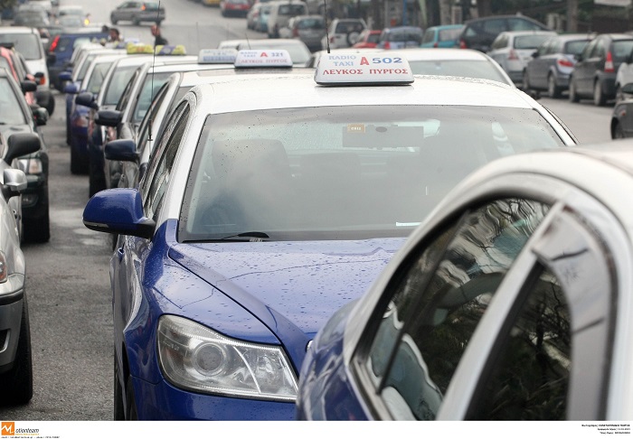 Θεσσαλονίκη: Oδηγοί ταξί χρησιμοποιούσαν τάμπλετ αντί για ταξίμετρα