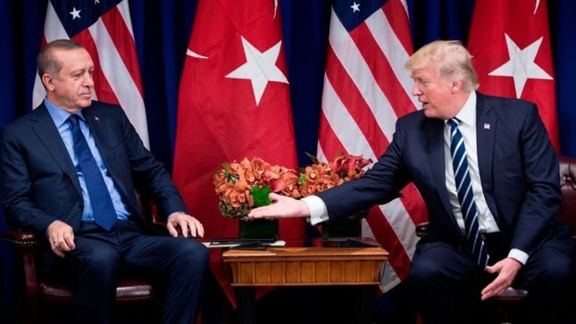 Τουρκία: Ο Ερντογάν ζητάει νέες “χάρες” από τις ΗΠΑ για την Ιντλίμπ