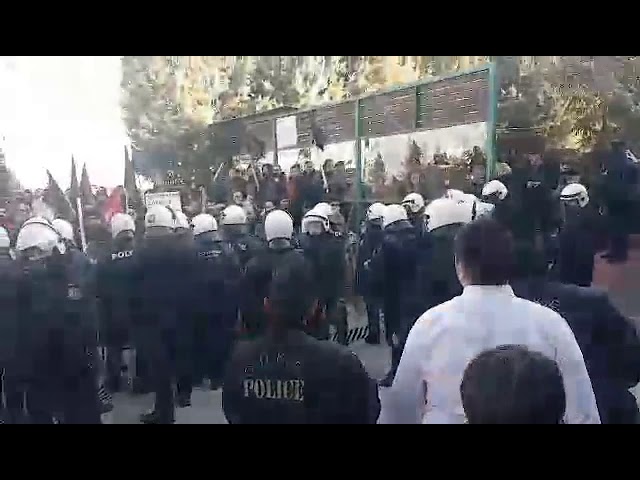 Σε κλοιό διαδηλωτών Χατζηδάκης και Αδωνις (βίντεο)