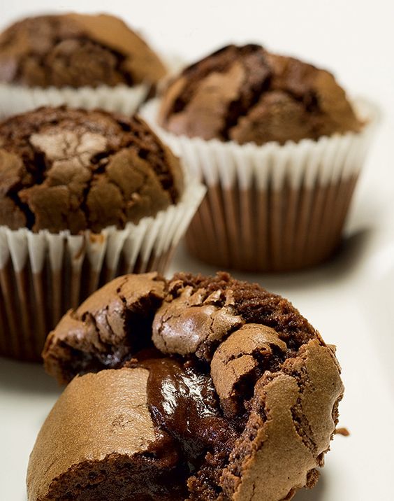 Muffins σοκολατένια και ζουμερά.