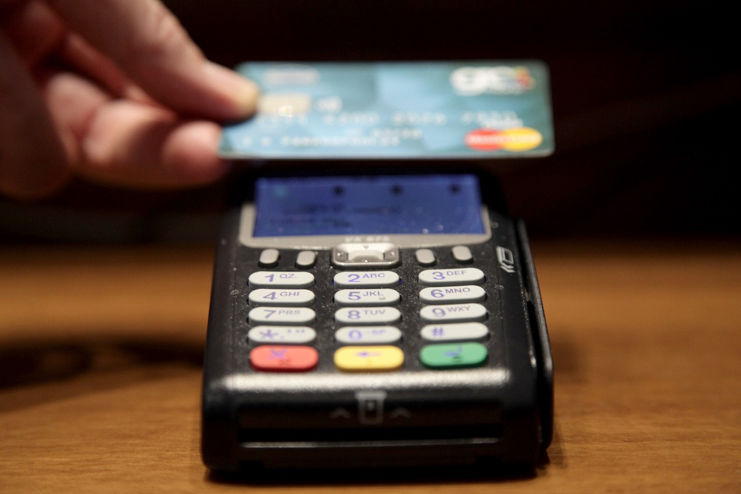 Ηλεκτρονικές συναλλαγές: Έρχεται «bonus» σε όσους πληρώνουν με κάρτα