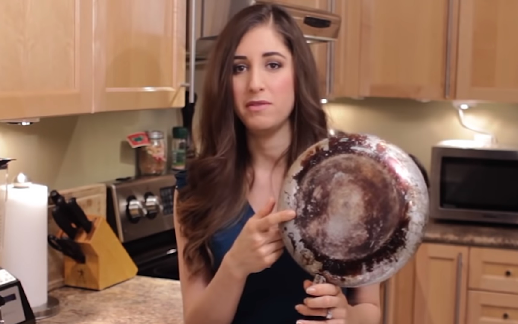Σπίτι: Με αυτά τα τέσσερα λάθη καταστρέφετε τα αντικολλητικά τηγάνια! video