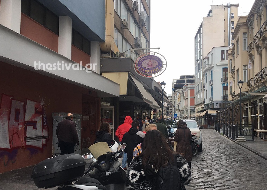 Θεσσαλονίκη: Ουρές για… μπακαλιαράκια (pics)