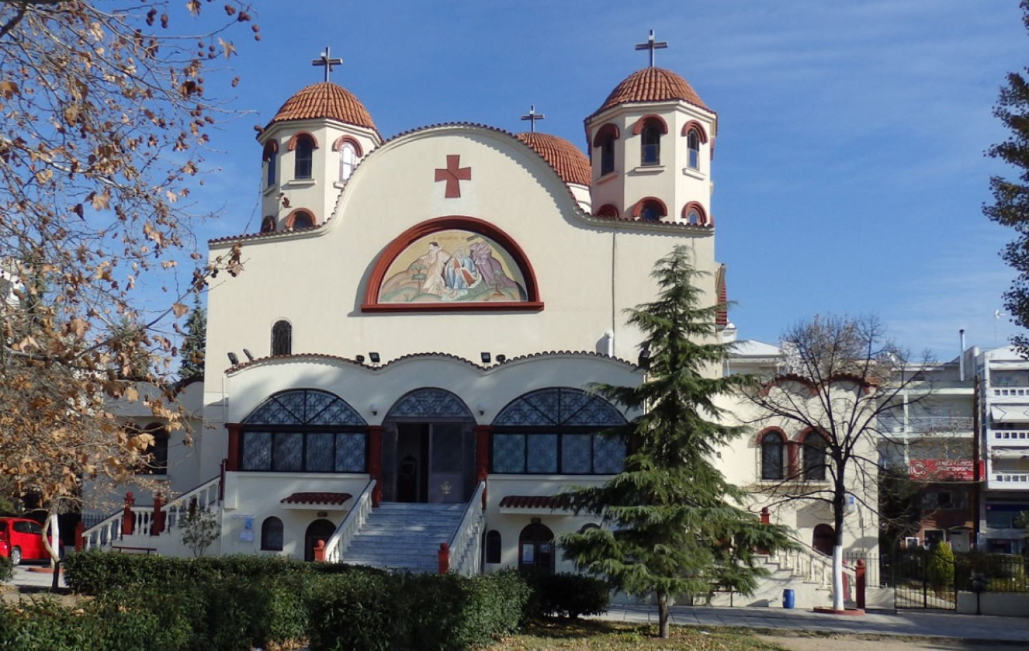 Koρονοϊός: Αδιανόητο! Ιερέας στην Ηλιούπολη «κλειδώθηκε» στην εκκλησία με πιστούς παρά την απαγόρευση