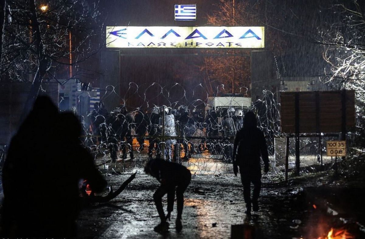 Έβρος: Δύσκολη η νύχτα στις Καστανιές -Αυξάνονται οι ελληνικές δυνάμεις στο σημείο (vids)