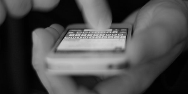 Κοροναϊός: Ειδικοί εφιστούν την προσοχή για τα κινητά