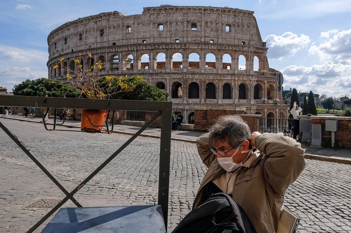 Ιταλία: Υποχρεωτική η μάσκα στους ανοιχτούς χώρους στη Ρώμη