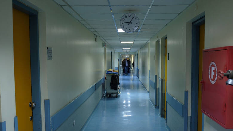 Ναύπλιο: Συνοδός ασθενούς έριξε κουτουλιές στον διοικητή του νοσοκομείου
