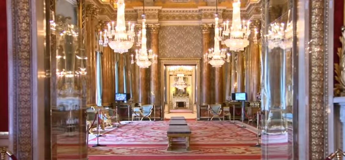Μια περιήγηση στο παλάτι του Buckingham από το σπίτι σου θα σου αλλάξει τη μέρα!