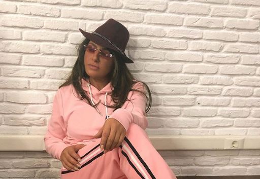 H Ελένη Παπαρίζου υποδέχεται την Άνοιξη ντυμένη στα… ροζ